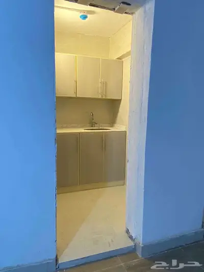 عماره للإيجار وسط البلد 5 أدوار وملحق 8