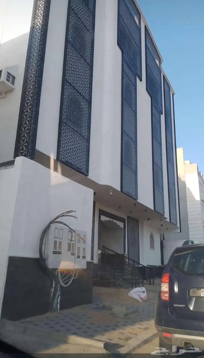 عماره شبه جديده على ممشى التنعيم تشطيب شخصي 1