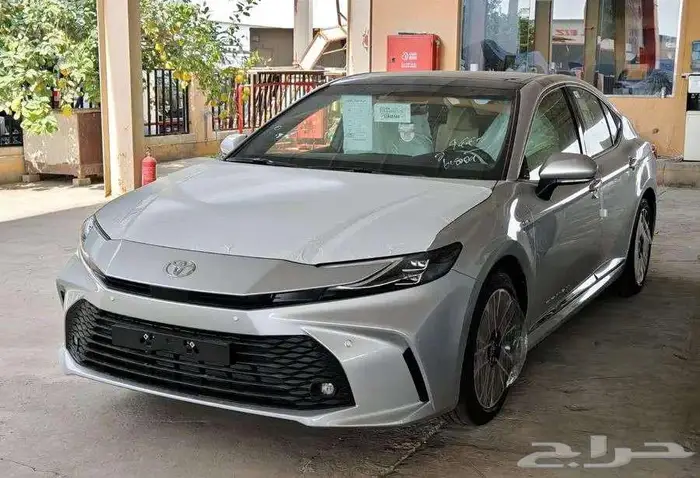 تويوتا كامري LE هايبرد 2025 1