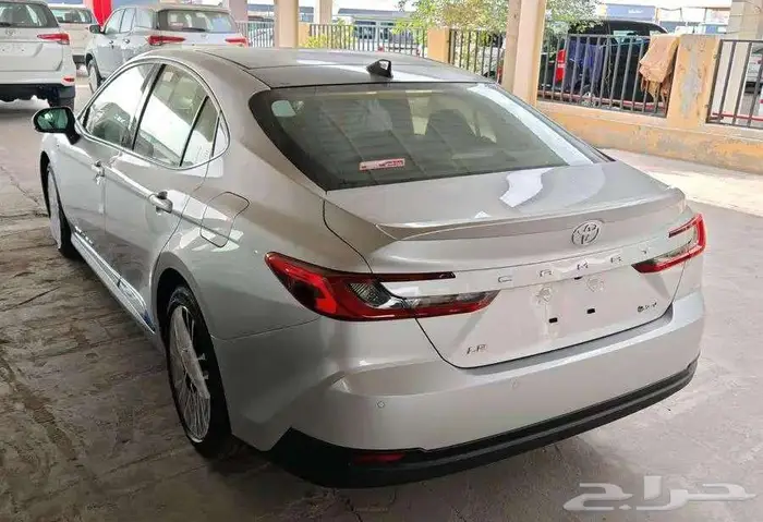 تويوتا كامري LE هايبرد 2025 2