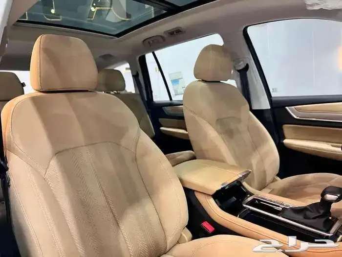 ام جي RX8 موديل 2023 16