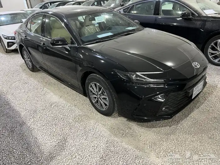 كامري E اسود 2025 بنزين ب118الف 0