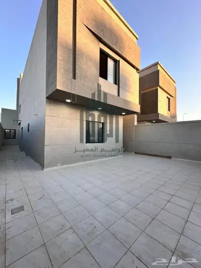 للبيع فلل نصف ارض بحي الصفا موقع مميز 0