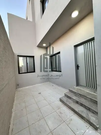 للبيع فلل نصف ارض بحي الصفا موقع مميز 2