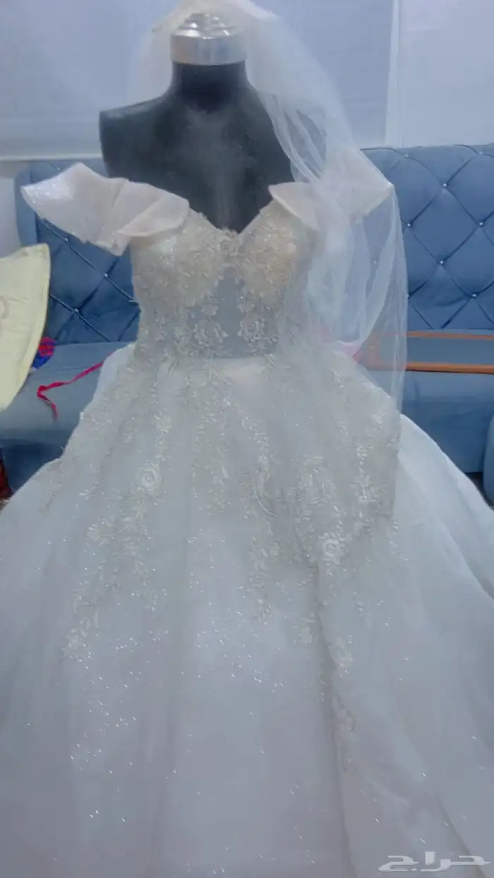 فستان عروس اعلى سوم مع الطرحه والجيبون 1