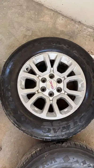 جنوط يوكن او سييرا مع كفراتها . 1