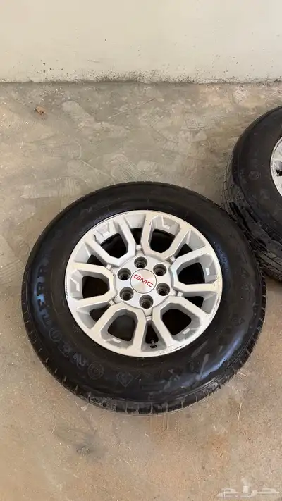 جنوط يوكن او سييرا مع كفراتها . 0