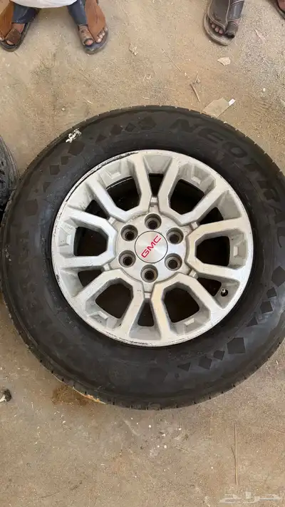 جنوط يوكن او سييرا مع كفراتها . 3