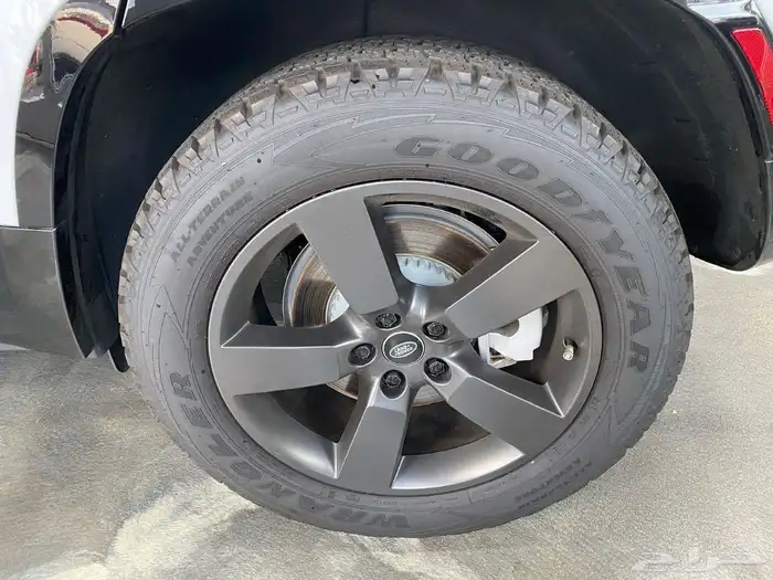 ديفندر 110 2024 داخل اوف وايت فرصه بلاك اديشن 5