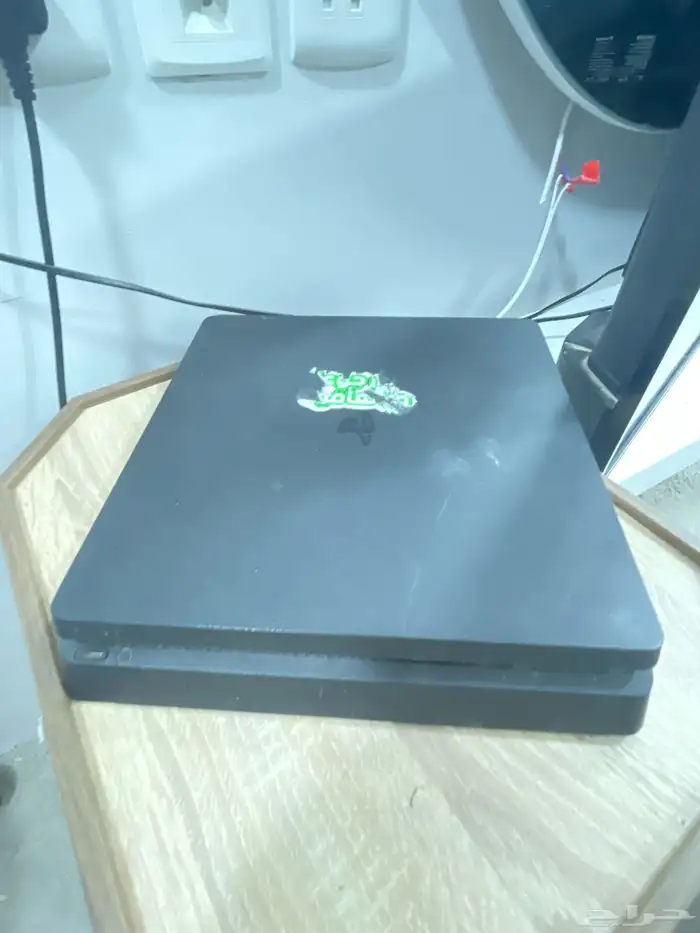 سوني 4معه اربع اشرطه و معه يد سوني و يشهد الله السوني نضيف 0