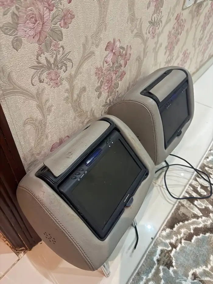 اصطب لكزس 460 يمين اصلي و مساند راس بشاشات 7