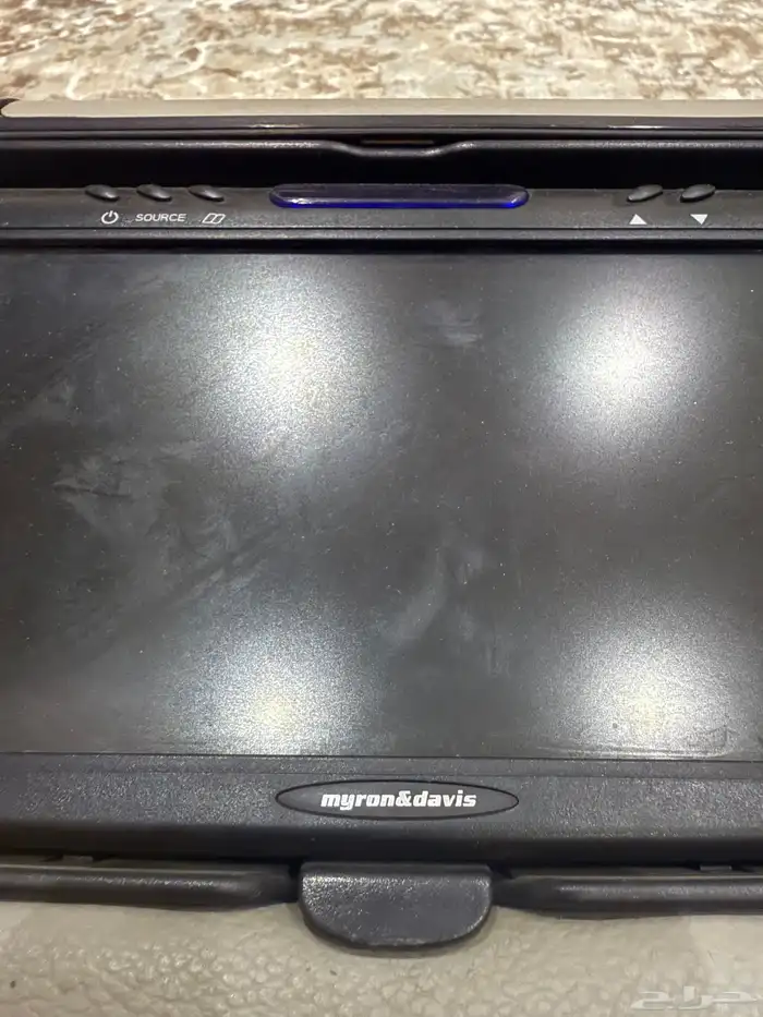 اصطب لكزس 460 يمين اصلي و مساند راس بشاشات 9