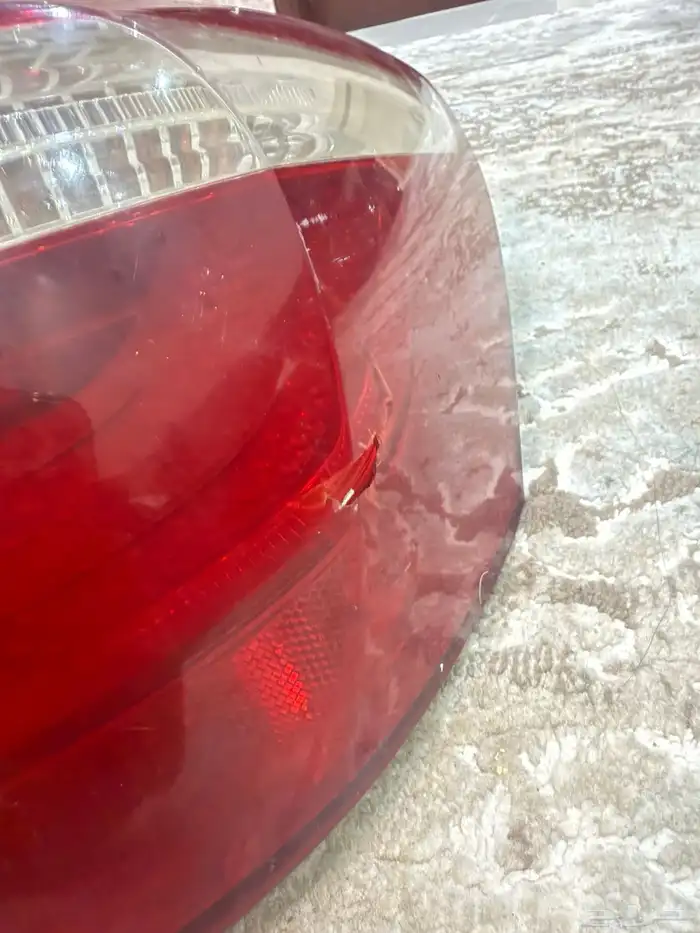 اصطب لكزس 460 يمين اصلي و مساند راس بشاشات 1