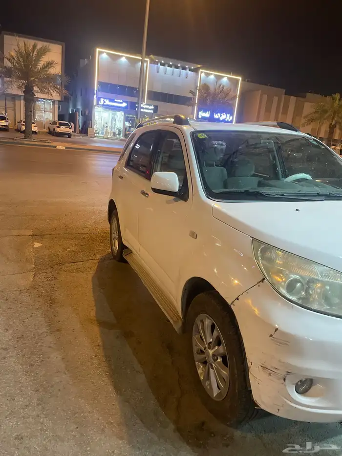 ديهاتسو 2011 اللون ابيض 1