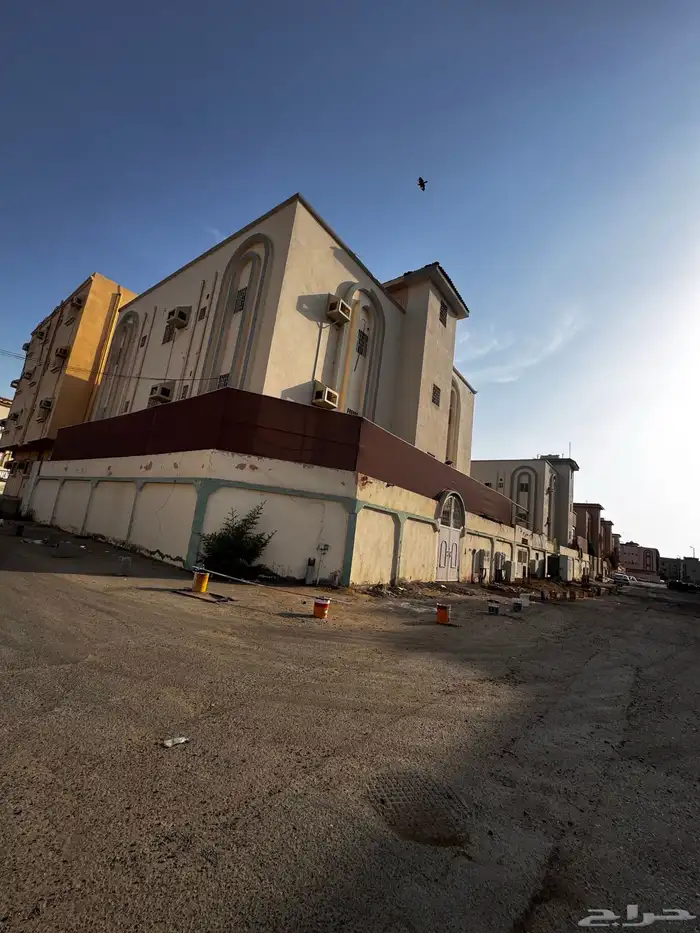 عمارة مع حوش للايجار 0