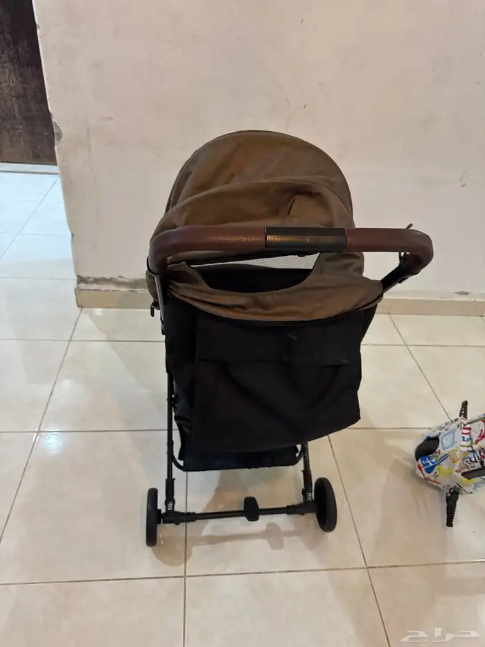 عربة أطفال شبه جديده 2