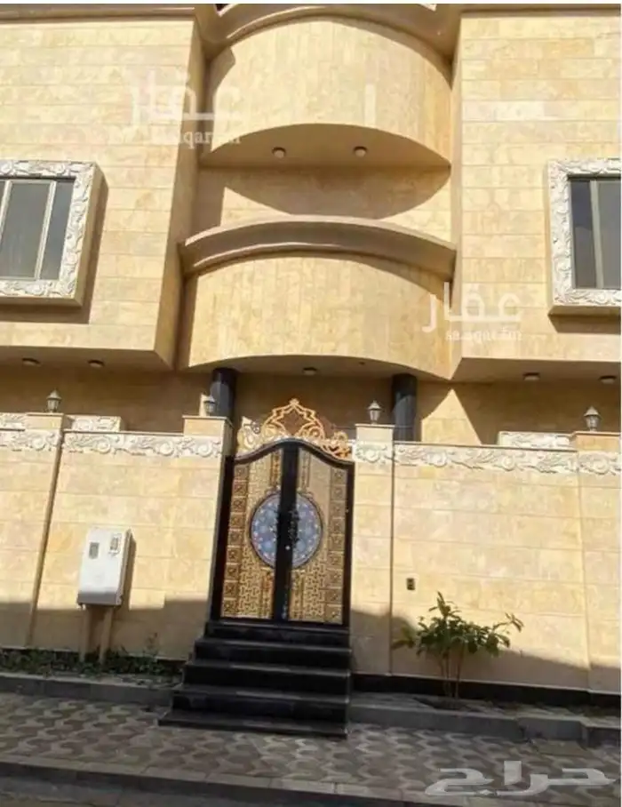 للبيع فيلا في سيهات حي الديرة على شارعين 0
