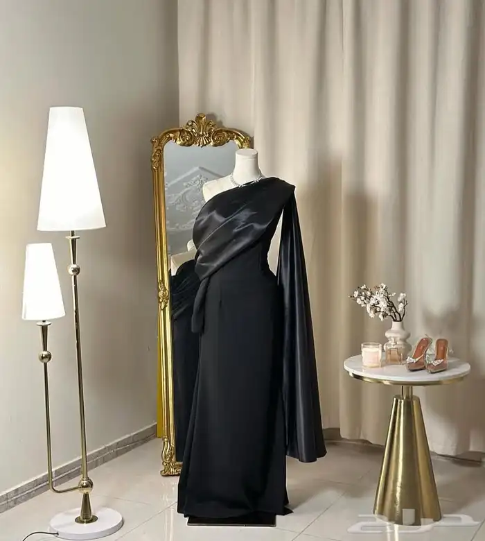 فساتين للايجار لبس خمس ساعات الكحلي لونه اسود الموجود 1
