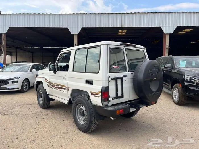 تتوفر فئات تويوتا ربع مصندق 2025 اصفار لمبيعات النقد والبنك 0