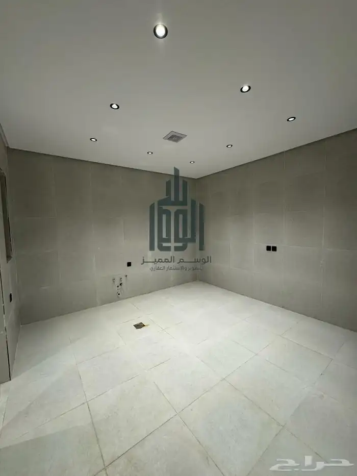 للبيع شقق ارضية بحي الاخضر 8