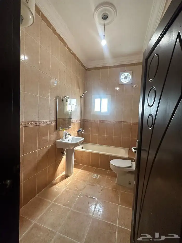شقة للايجار مميزة وسعر مناسب 4