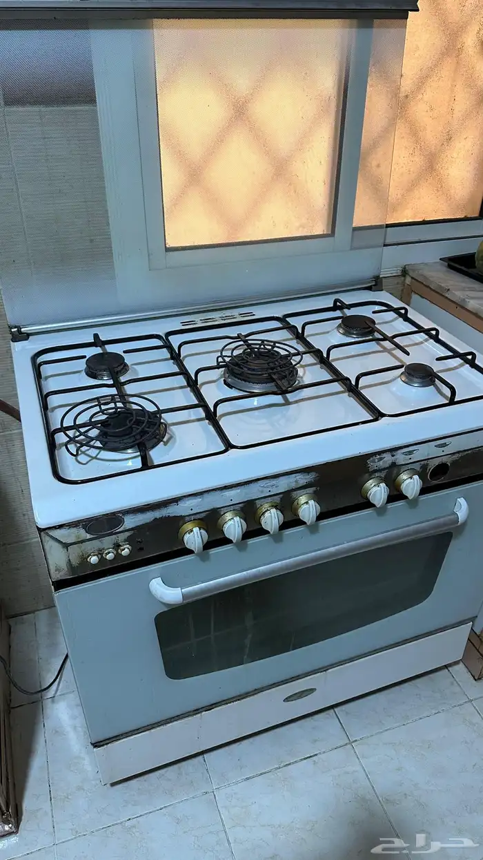 بوتغاز زقزوق للبيع 5 عيون مقاس كبير لون ابيض 0