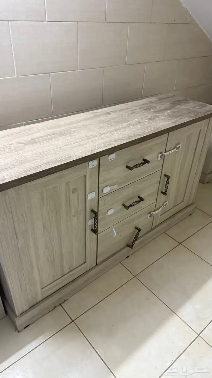 طاولة تلفزيون وطاولة قهوه وطاولة زاويه ودولاب ركن قهوه 1