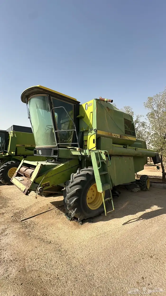 معدات زراعية 3 حراثات و5 حصادات زراعية للبيع 0