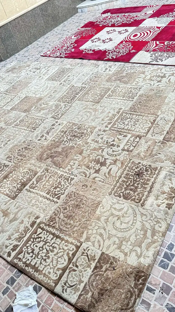 فرشات وموكيت ثنتين مع طاوله مجلس 4