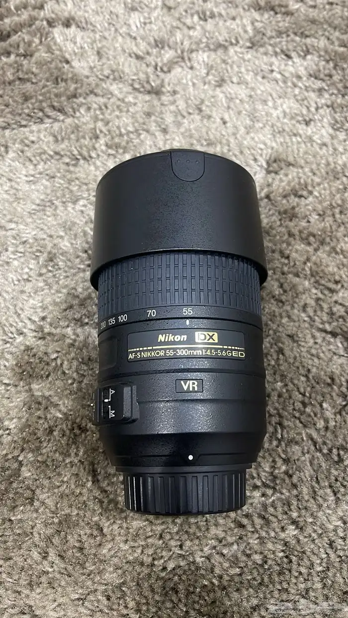عدسة Nikon 55-300mm VR DX بحالة ممتازة 0