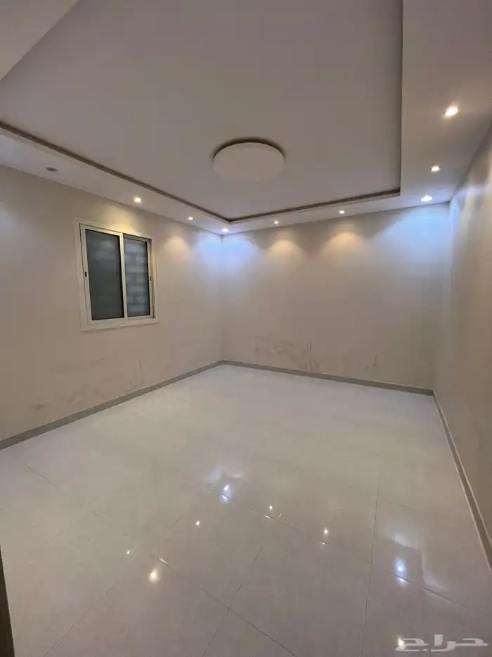 للايجار شقة عوايل حي الرمال شهري 2700 2