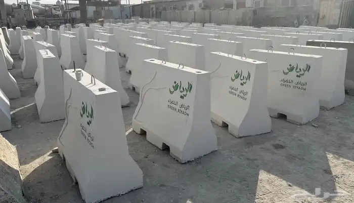 حواجز خرسانية منهول قواعد انارة 17