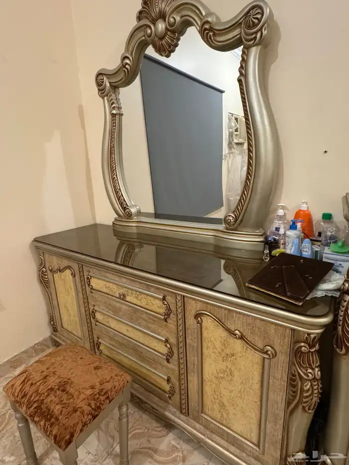 غرفة نوم كاملة سرير و دولاب و تسريحة و كوميدينة 0