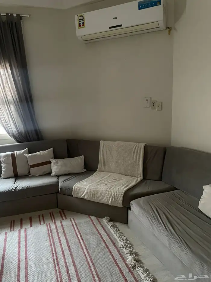 كنب لون رمادي يجلس فيه اكثر من ثمان اشخاص 0