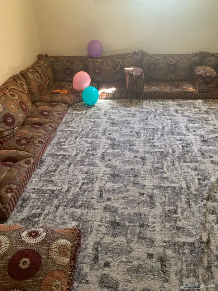 مجلس كبير بحاله جيده جدا معه موكيت 4 5 سعره 500 ريال 2
