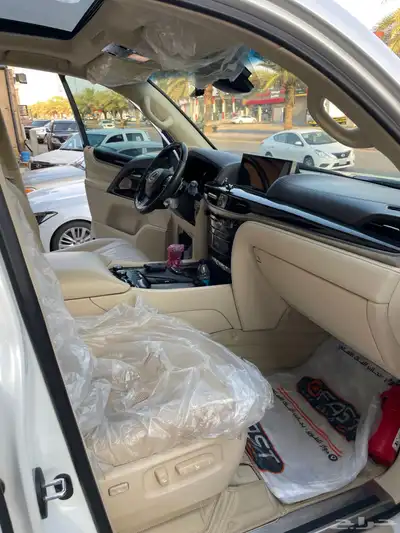 لكزس 2020 بلاك ديشن 10