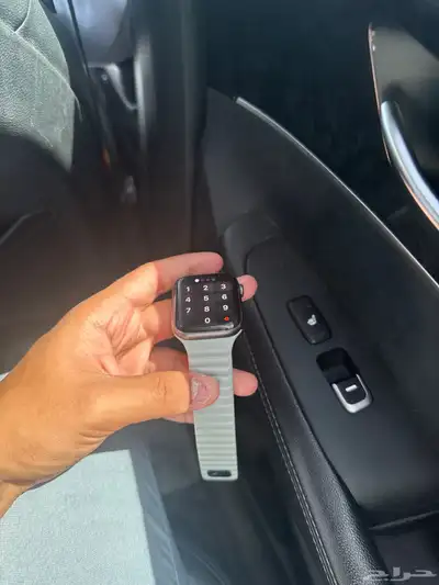 ساعه ابل 4