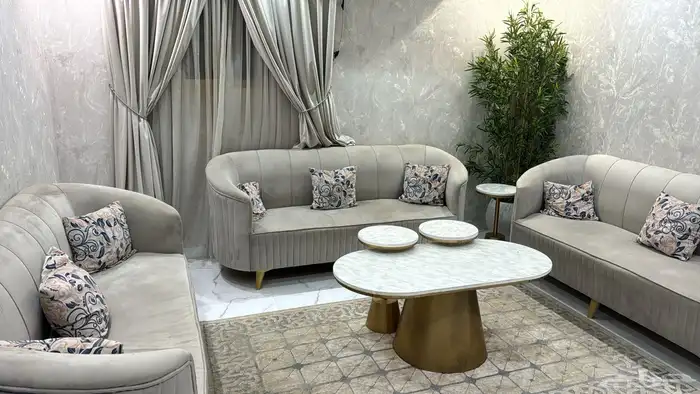 كنب مع طاولة للبيع 4