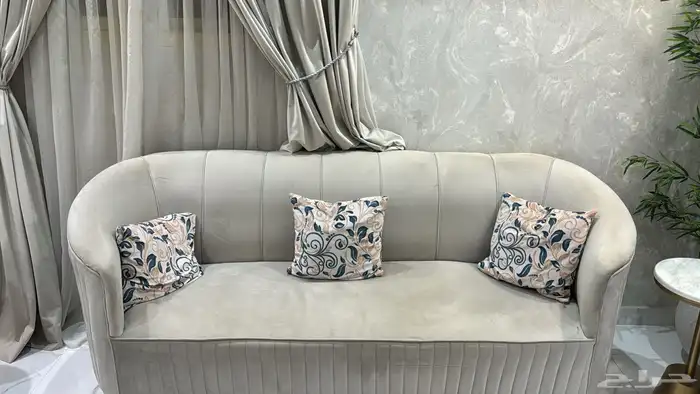 كنب مع طاولة للبيع 5