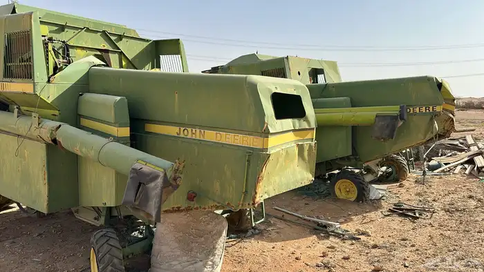 معدات زراعية 3 حراثات و5 حصادات زراعية للبيع 7