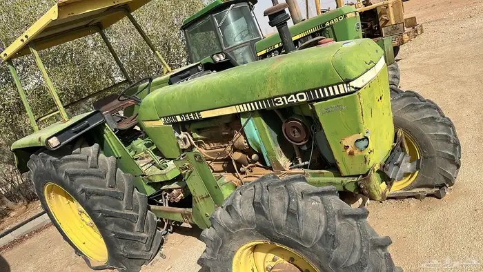 معدات زراعية 3 حراثات و5 حصادات زراعية للبيع 6