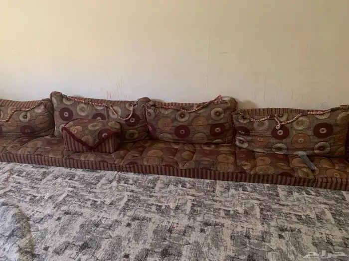 مجلس كبير بحاله جيده جدا معه موكيت 4 5 سعره 500 ريال 1