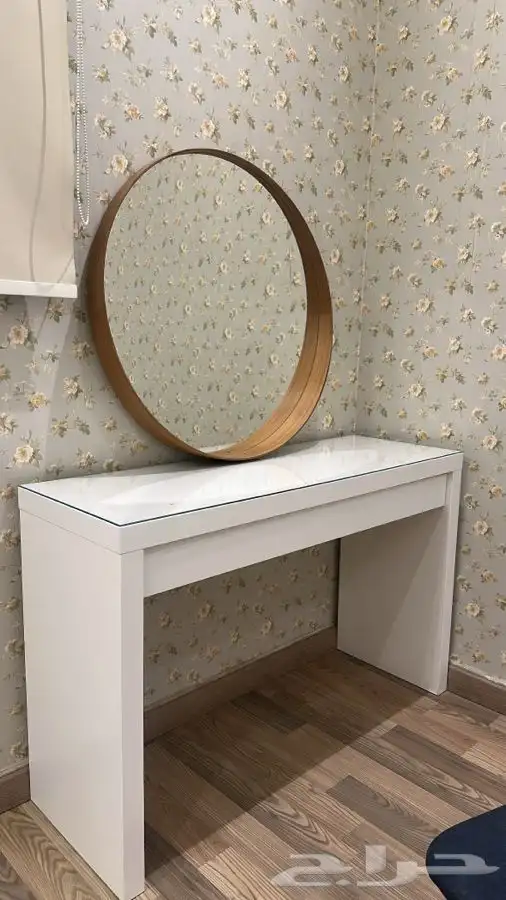 تسريحة بكرسي مع مرايا ايكيا بحالة ممتازة 3