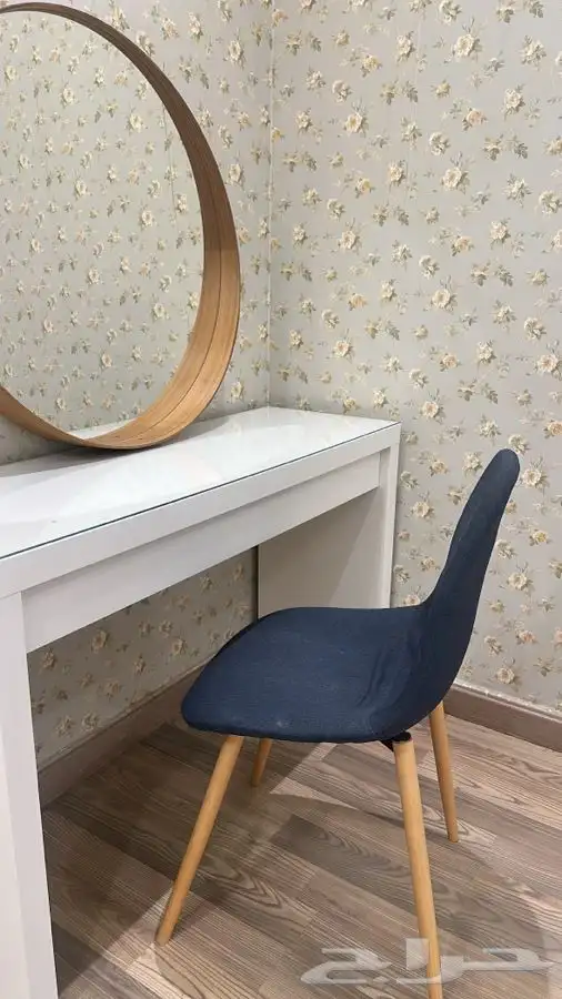 تسريحة بكرسي مع مرايا ايكيا بحالة ممتازة 7