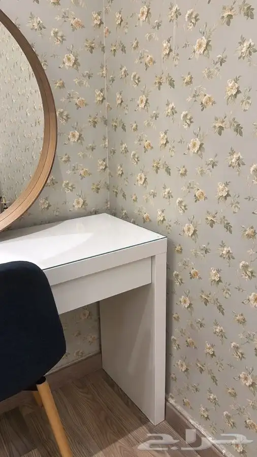 تسريحة بكرسي مع مرايا ايكيا بحالة ممتازة 4