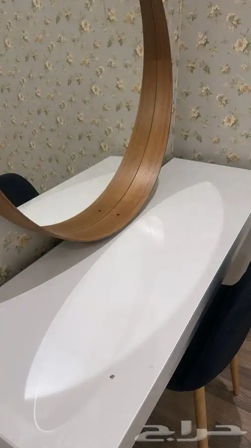 تسريحة بكرسي مع مرايا ايكيا بحالة ممتازة 0