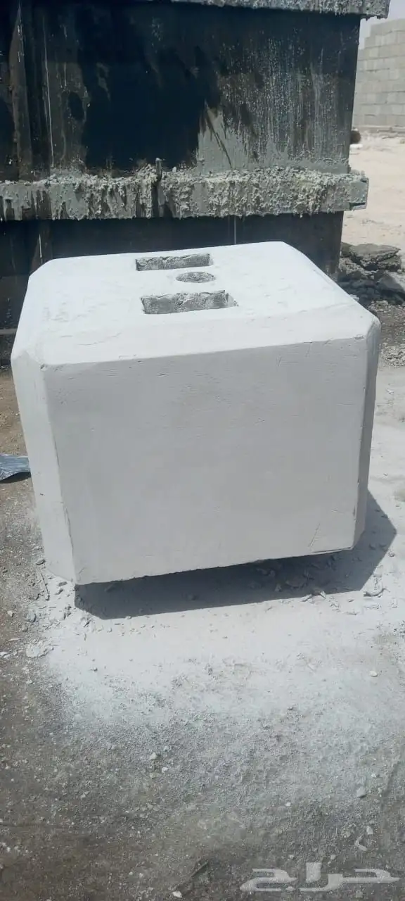 حواجز خرسانية منهول قواعد انارة 6