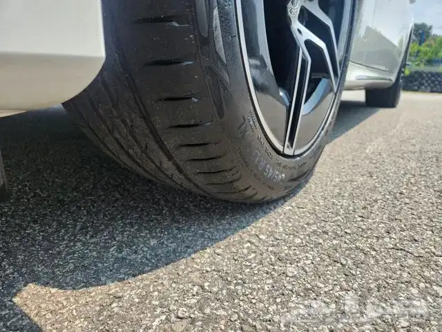 موسيدس E300 AMG 2025 16