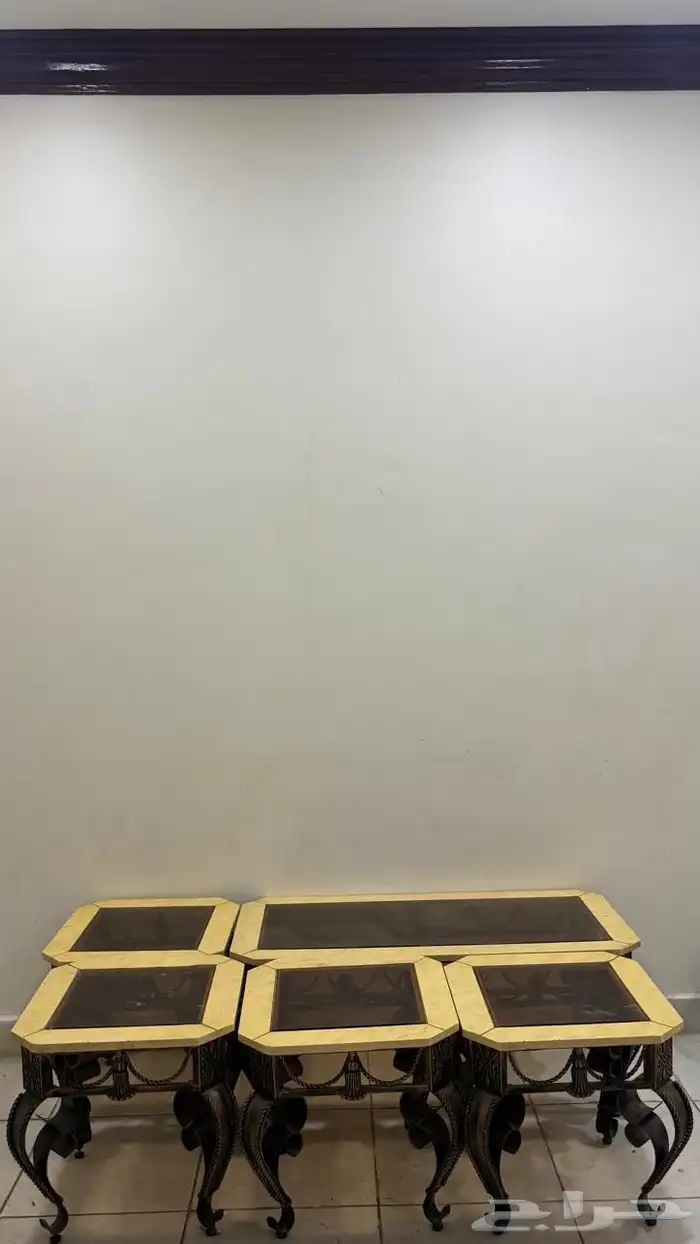 كتب وطاولات للبيع بحاله جيده 3