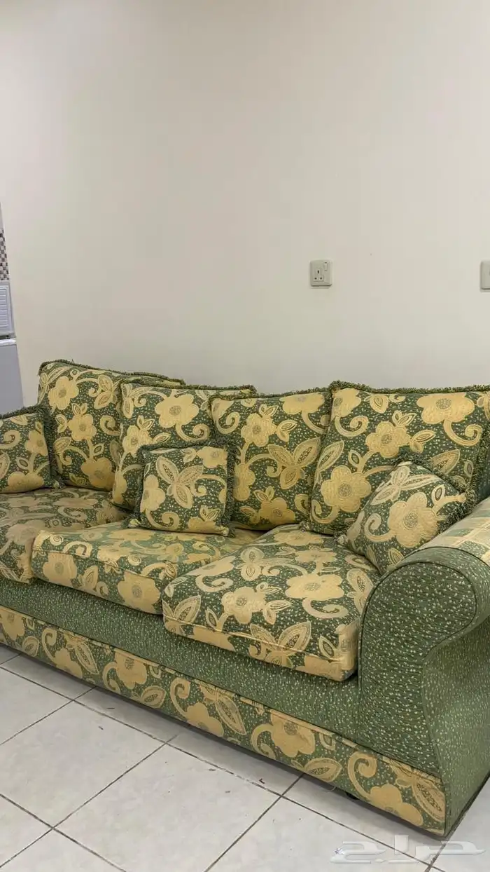 كتب وطاولات للبيع بحاله جيده 7